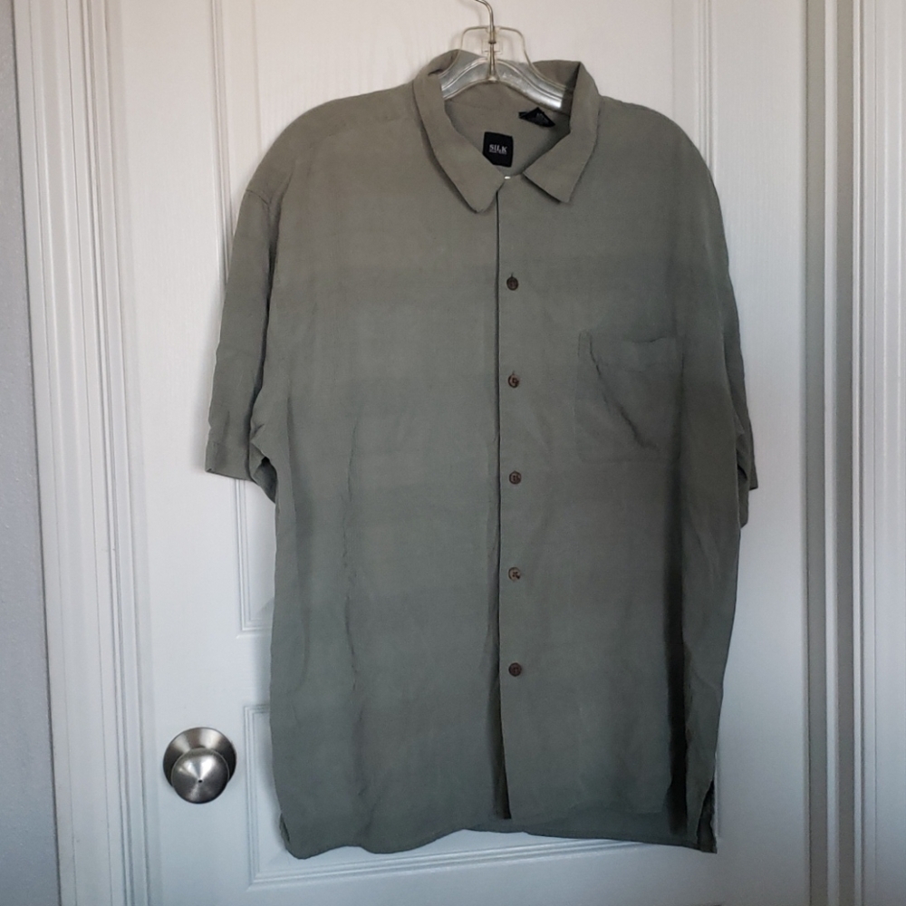 Silk xl button down short sleeve shirt